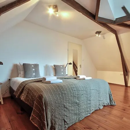 Apartament Vondel 1 *